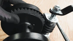 2,000 Lbs Capacity Tiger Lifting HW Hand Drum Winch, Mountable -E-rigging Store Tiger Lifting Hand Drum Winch 2000 LBS gear close up